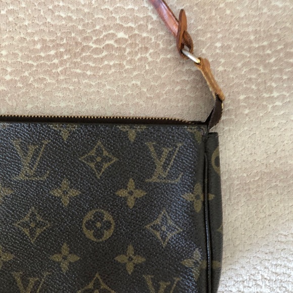 Louis Vuitton Monogram Pochette Accessories - Picture 5 of 10